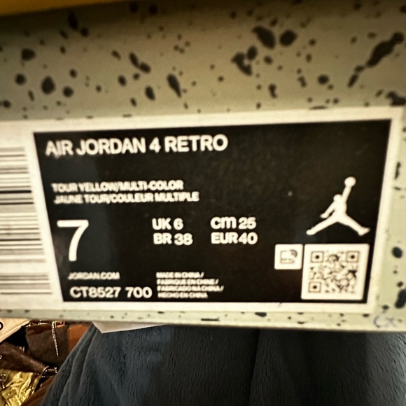 Air Jordan 4 Retro Yellow Sneakers